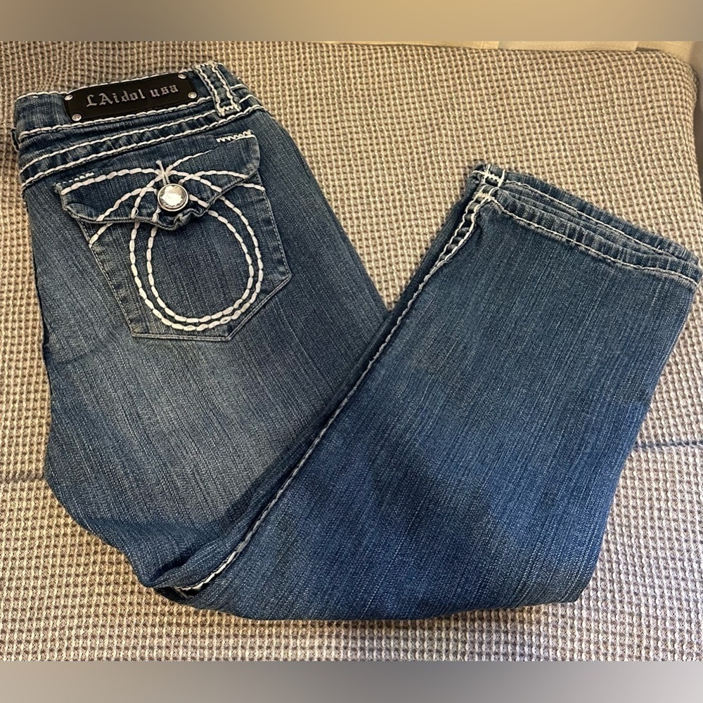 L.A. Idol USA Denim Capris Jeans Size 11 glass crystal details. Size 11 juniors